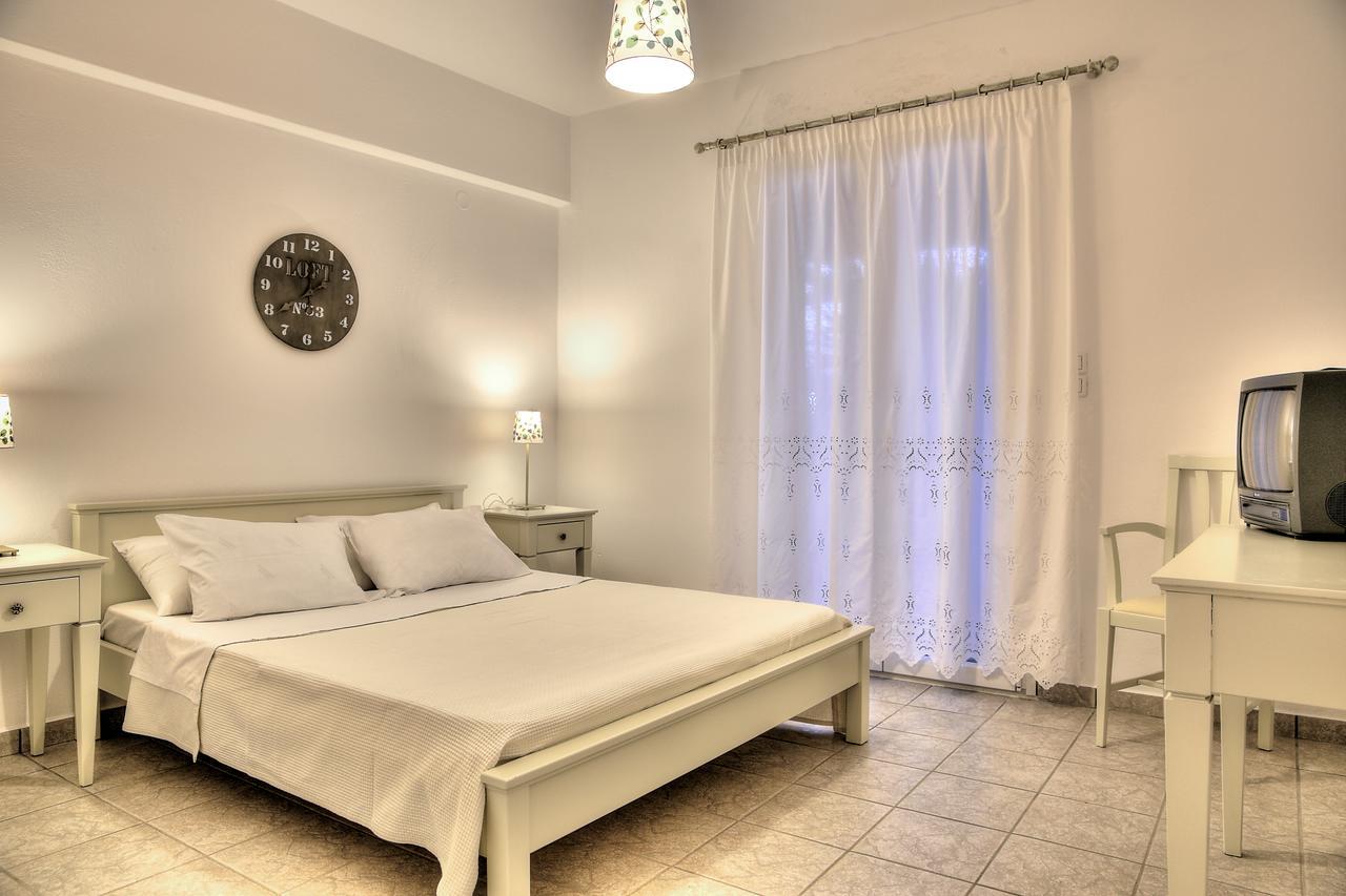 Tzane Studios & Apartments - Steps Away From Golden Beach Хриси Акти Екстериор снимка
